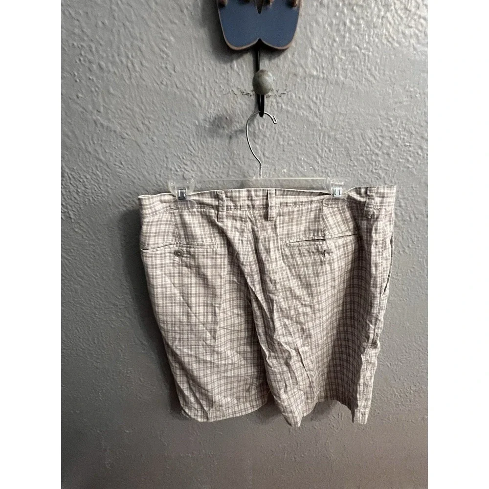 J Crew Gray White  Plaid Shorts Mens Size 34 Inseam 10.5 Inches